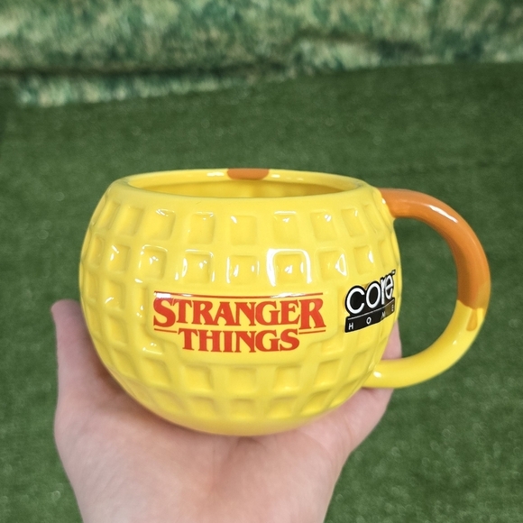 Stranger Things Core Home Round Embossed Waffle 18fl.oz Mug NEW! - Picture 3 of 11